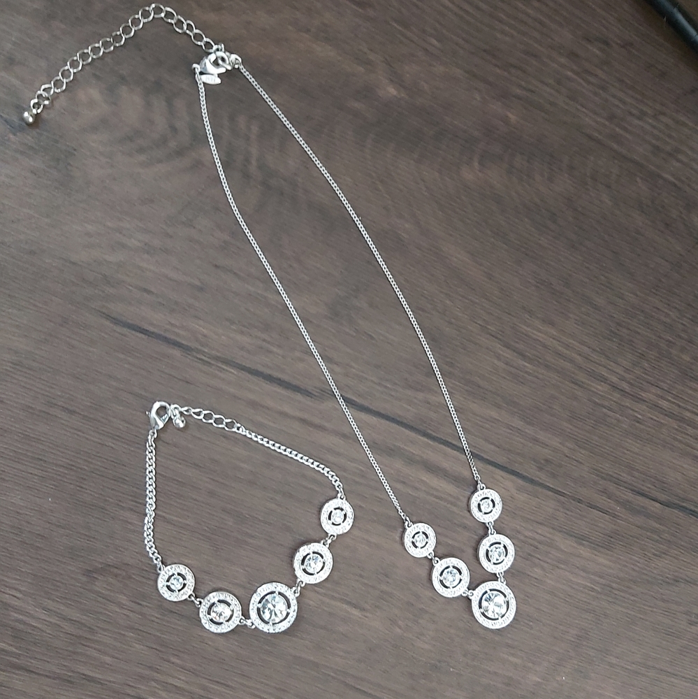 Necklace and bracelet bundle - Picture 3 of 3